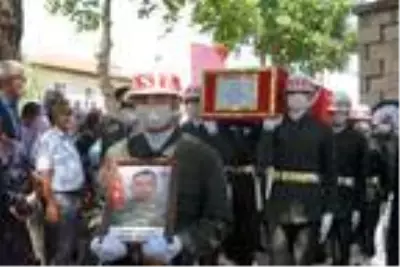 Şehit Piyade Er Arslan, son yolculuğuna uğurlandı Şehit Piyade Er Arslan, son yolculuğuna uğurlandı