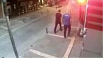İstanbul'da Türk bayrağına saldıran kişi tutuklandı İstanbul'da Türk bayrağına saldıran kişi tutuklandı