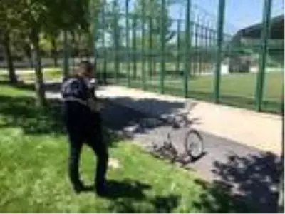 16 yaşındaki genç, elindeki tabancanın kazara ateş alması sonucu 15 yaşındaki arkadaşını vurdu