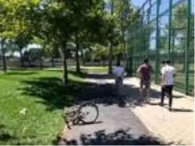 16 yaşındaki genç, elindeki tabancanın kazara ateş alması sonucu 15 yaşındaki arkadaşını vurdu