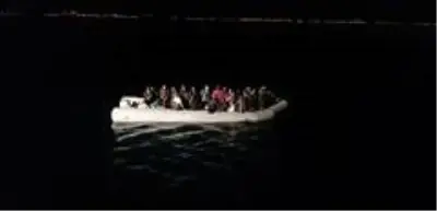 26 düzensiz göçmen kurtarıldı 26 düzensiz göçmen kurtarıldı