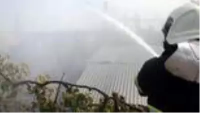 Babasının evinde çıkan yangın oğlunun evini de kullanılamaz hale getirdi Babasının evinde çıkan yangın oğlunun evini de kullanılamaz hale getirdi