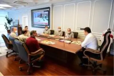 Başkan Tören, temizlik işçileriyle makamında kahvaltı yaptı Başkan Tören, temizlik işçileriyle makamında kahvaltı yaptı