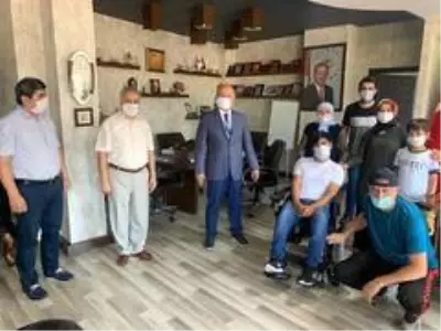 Bayram öncesi akülü sandalyesine kavuşmanın mutluluğunu yaşadı Bayram öncesi akülü sandalyesine kavuşmanın mutluluğunu yaşadı