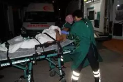 Boğazında kesi yarasıyla hastaneye geldi Boğazında kesi yarasıyla hastaneye geldi