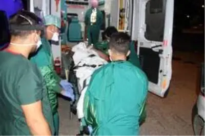 Boğazında kesi yarasıyla hastaneye geldi Boğazında kesi yarasıyla hastaneye geldi