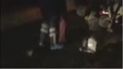 Trafik kazasında araç içinde sıkışan sürücü, itfaiye ve sağlık ekiplerinden sigara molası istedi