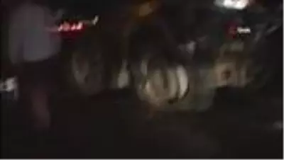 Trafik kazasında araç içinde sıkışan sürücü, itfaiye ve sağlık ekiplerinden sigara molası istedi