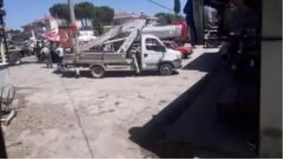 Çan'da işçiler vinç sepetinden düştü: 1 ölü, 1 ağır yaralı Çan'da işçiler vinç sepetinden düştü: 1 ölü, 1 ağır yaralı