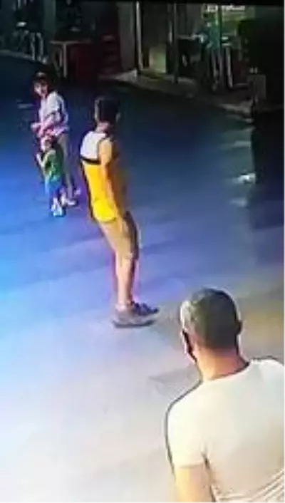 Çocuğu kaçırılma girişiminde bulunulan anne o anları İHA'ya anlattı Çocuğu kaçırılma girişiminde bulunulan anne o anları İHA'ya anlattı
