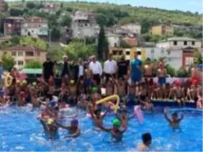 Dilovalı çocukların havuz keyfi Dilovalı çocukların havuz keyfi