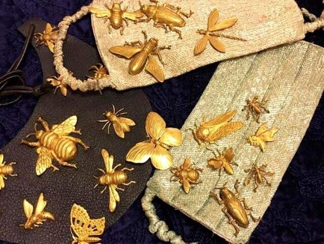 Dubai tasarımcıları, moda maskelerini 'olmazsa olmaz' aksesuar haline getiriyor Dubai tasarımcıları, moda maskelerini 'olmazsa olmaz' aksesuar haline getiriyor