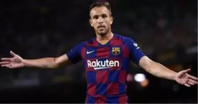 Barcelona, Juventus'a takaslandıktan sonra tesislere geri dönmeyen Arthur'a dava açacak Barcelona, Juventus'a takaslandıktan sonra tesislere geri dönmeyen Arthur'a dava açacak