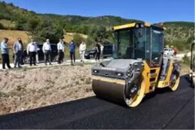 Genel Sekreter Uzun ve Meclis Başkanı Yıldırım, devam eden asfalt çalışmalarını inceledi Genel Sekreter Uzun ve Meclis Başkanı Yıldırım, devam eden asfalt çalışmalarını inceledi