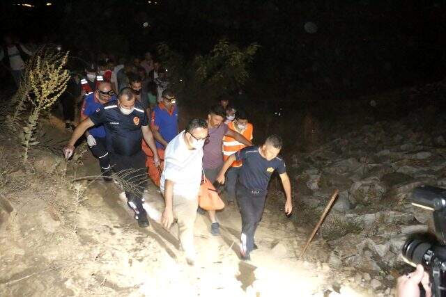 Gölde olta misinalarına takılan talihsiz itfaiye eri, çırpınarak can verdi