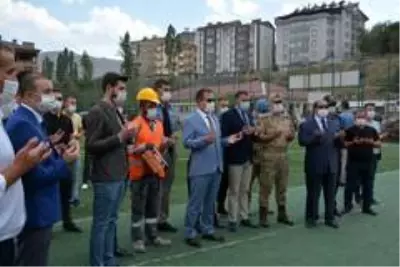 Hakkari'de bin kişilik tribünün temeli dualarla atıldı Hakkari'de bin kişilik tribünün temeli dualarla atıldı