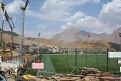 Hakkari'de bin kişilik tribünün temeli dualarla atıldı Hakkari'de bin kişilik tribünün temeli dualarla atıldı