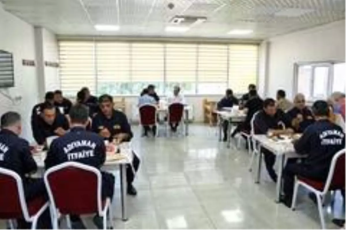 Kılınç, itfaiyecilerle birlikte dua etti