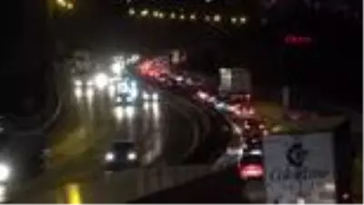 KOCAELİ TEM Otoyolu'nda Kurban Bayramı yoğunluğu başladı KOCAELİ TEM Otoyolu'nda Kurban Bayramı yoğunluğu başladı