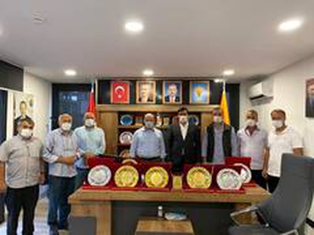 Muhtarlardan AK Parti Of İlçe Başkanı Terzioğlu'na plaket