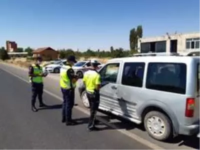 Ortak uygulamada çocuklara dedektif kartı sürprizi Ortak uygulamada çocuklara dedektif kartı sürprizi