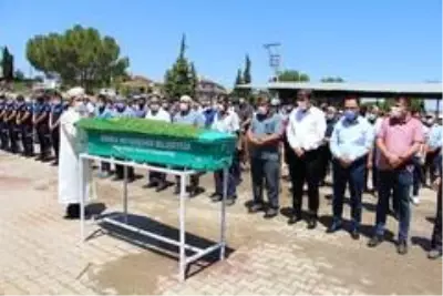 Serinlemek için girdiği gölette boğulan itfaiye eri son yolculuğuna uğurlandı Serinlemek için girdiği gölette boğulan itfaiye eri son yolculuğuna uğurlandı