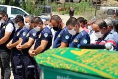 Serinlemek için girdiği gölette boğulan itfaiye eri son yolculuğuna uğurlandı Serinlemek için girdiği gölette boğulan itfaiye eri son yolculuğuna uğurlandı