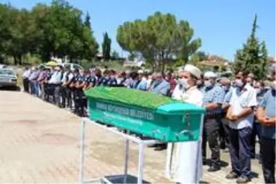 Serinlemek için girdiği gölette boğulan itfaiye eri son yolculuğuna uğurlandı Serinlemek için girdiği gölette boğulan itfaiye eri son yolculuğuna uğurlandı