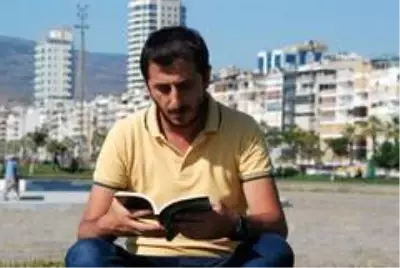 'Terlikli İZBAN kekosu' diye küçümsenen genç, 5 yıl sonra roman yazdı 'Terlikli İZBAN kekosu' diye küçümsenen genç, 5 yıl sonra roman yazdı