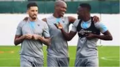 Trabzonspor'a Caleb Ekuban için 5 milyon euroluk teklif yapılacak Trabzonspor'a Caleb Ekuban için 5 milyon euroluk teklif yapılacak
