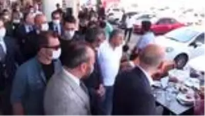Ulaştırma ve Altyapı Bakanı Karaismailoğlu, nakliyecilerle bir araya geldi Ulaştırma ve Altyapı Bakanı Karaismailoğlu, nakliyecilerle bir araya geldi
