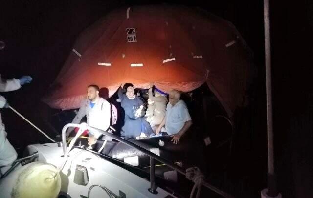 Yunan sahil güvenliğinin sığınmacılara yaptıkları pes dedirtti