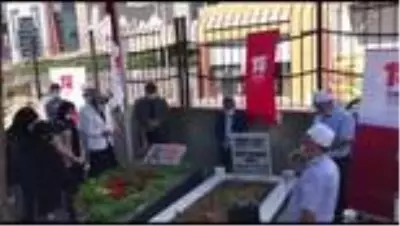 15 Temmuz Derneğinden şehit Hasan Kaya'nın kabrine ziyaret 15 Temmuz Derneğinden şehit Hasan Kaya'nın kabrine ziyaret