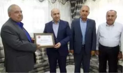 Son dakika haberleri: 4 eşi, 56 çocuğu ve 300'den fazla torunu olan Hamo Ağa'ya 'Barış Elçisi' plaketi Son dakika haberleri: 4 eşi, 56 çocuğu ve 300'den fazla torunu olan Hamo Ağa'ya 'Barış Elçisi' plaketi