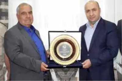 Son dakika haberleri: 4 eşi, 56 çocuğu ve 300'den fazla torunu olan Hamo Ağa'ya 'Barış Elçisi' plaketi Son dakika haberleri: 4 eşi, 56 çocuğu ve 300'den fazla torunu olan Hamo Ağa'ya 'Barış Elçisi' plaketi