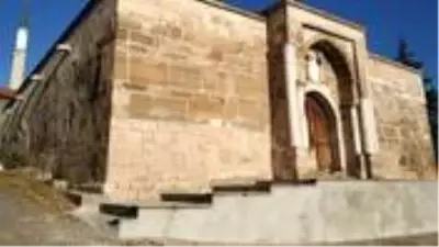 700 yıllık kervansarayda 'korsan' restorasyon yaptıran muhtar hakkında suç duyurusu 700 yıllık kervansarayda 'korsan' restorasyon yaptıran muhtar hakkında suç duyurusu