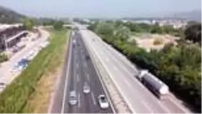 Anadolu Otoyolu'nda bayram tatili yoğunluğu Anadolu Otoyolu'nda bayram tatili yoğunluğu
