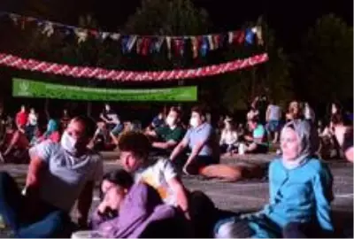 'Arabalı Sinema' etkinliği, minderli açık hava sineması ile son buldu 'Arabalı Sinema' etkinliği, minderli açık hava sineması ile son buldu