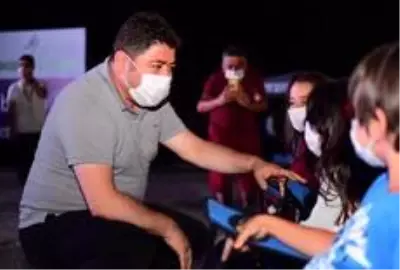 'Arabalı Sinema' etkinliği, minderli açık hava sineması ile son buldu 'Arabalı Sinema' etkinliği, minderli açık hava sineması ile son buldu