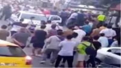 Arnavutköy'de bir berberin çırağını taciz ettiği haberleri mahalleyi karıştırdı Arnavutköy'de bir berberin çırağını taciz ettiği haberleri mahalleyi karıştırdı