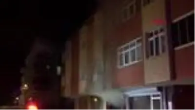 ARNAVUTKÖY'DE YANGINDA MUHABBET KUŞU ÖLDÜ ARNAVUTKÖY'DE YANGINDA MUHABBET KUŞU ÖLDÜ
