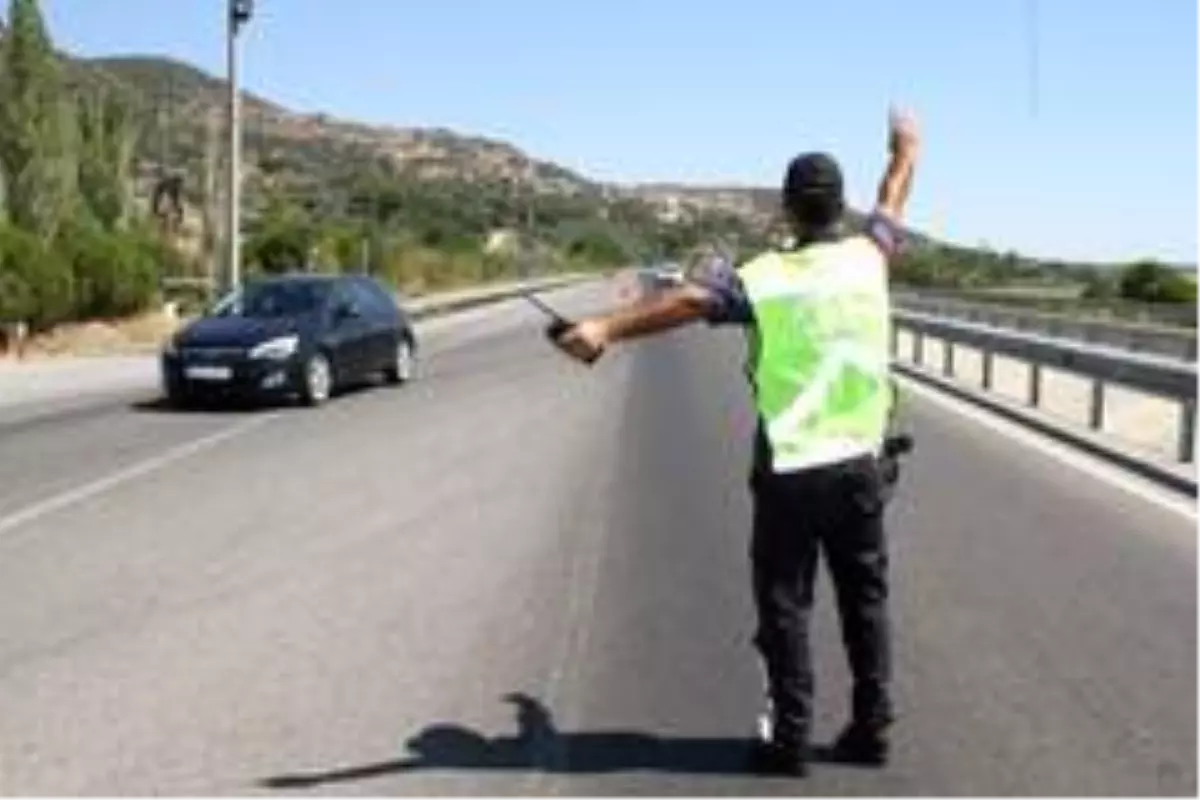 Ayvalık'ta jandarma ve polisten bayram trafiği denetimi