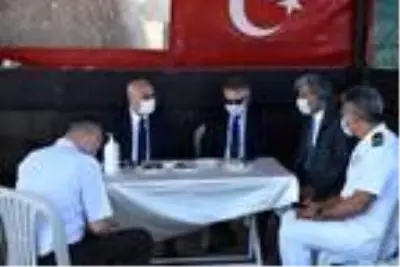 Bakan Yardımcısı İnce, İzmir'de trafik denetimine katıldı Bakan Yardımcısı İnce, İzmir'de trafik denetimine katıldı