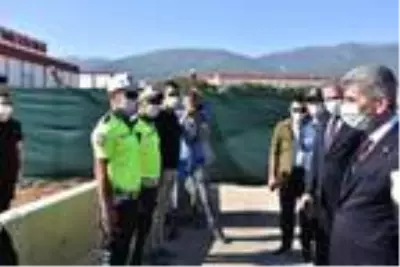 Bakan Yardımcısı İnce, İzmir'de trafik denetimine katıldı Bakan Yardımcısı İnce, İzmir'de trafik denetimine katıldı