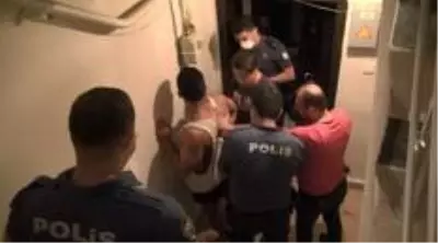Balkondan çevreye ateş eden alkollü şahıs korku dolu anlar yaşattı Balkondan çevreye ateş eden alkollü şahıs korku dolu anlar yaşattı