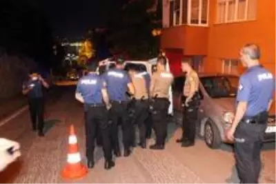 Balkondan çevreye ateş eden alkollü şahıs korku dolu anlar yaşattı Balkondan çevreye ateş eden alkollü şahıs korku dolu anlar yaşattı