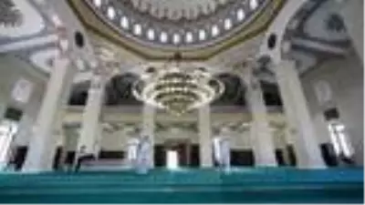Başakşehir'de camilerde bayram temizliği Başakşehir'de camilerde bayram temizliği