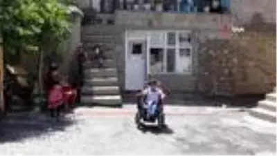 Başkale Belediyesi doğuştan engelli Gökhan için yol yaptı Başkale Belediyesi doğuştan engelli Gökhan için yol yaptı