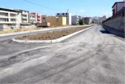 Başkan Tosun asfalt çalışmalarını yerinde inceledi Başkan Tosun asfalt çalışmalarını yerinde inceledi