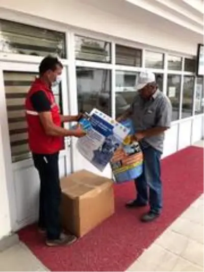 Bayram namazı için 15 bin adet seccade dağıtıldı Bayram namazı için 15 bin adet seccade dağıtıldı
